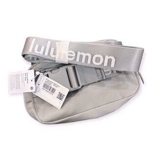 ❤️ Lululemon Extended Strap Everywhere Belt Bag Wordmark Silver Drop/White NWT